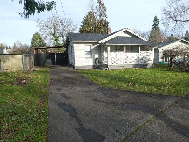 Building Photo - 2333 SE Tacoma St