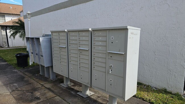 Building Photo - WINTER PARK: Goldenrod Condo - Ground Floo...