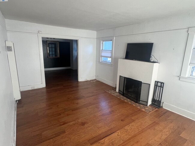 Building Photo - 3720 Lyon Ave