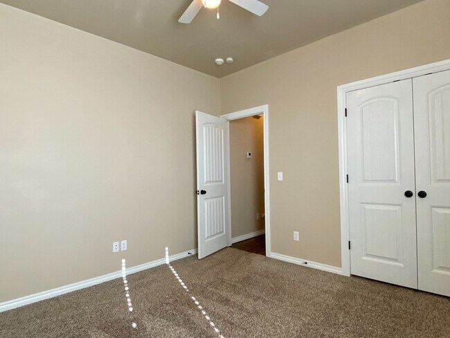 Building Photo - Beautiful 4 Bed, 2 Bath in Deer Creek Schools!