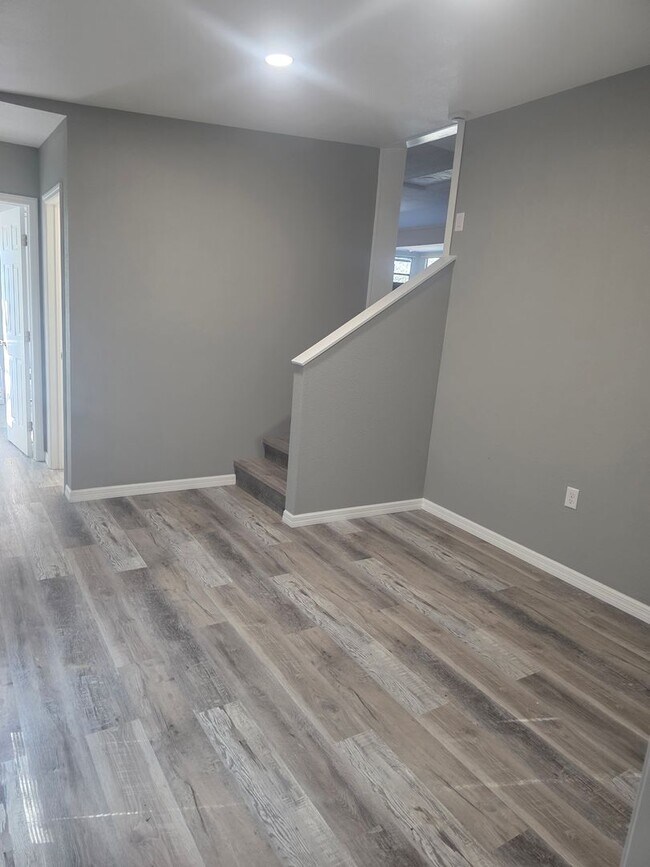 Building Photo - Updated 3 bedroom 2 bath Home for rent