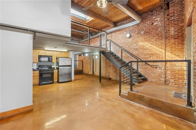 Building Photo - 644 Wells St SW