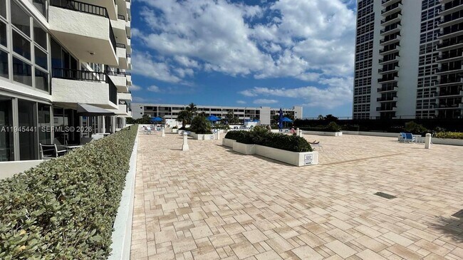 Building Photo - 531 N Ocean Blvd