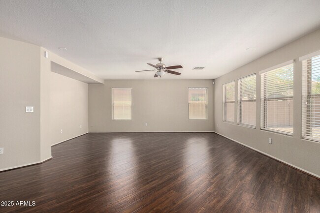 Building Photo - 4122 E Palm Beach Dr