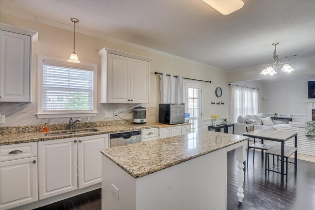Building Photo - 2507 Kari Ln