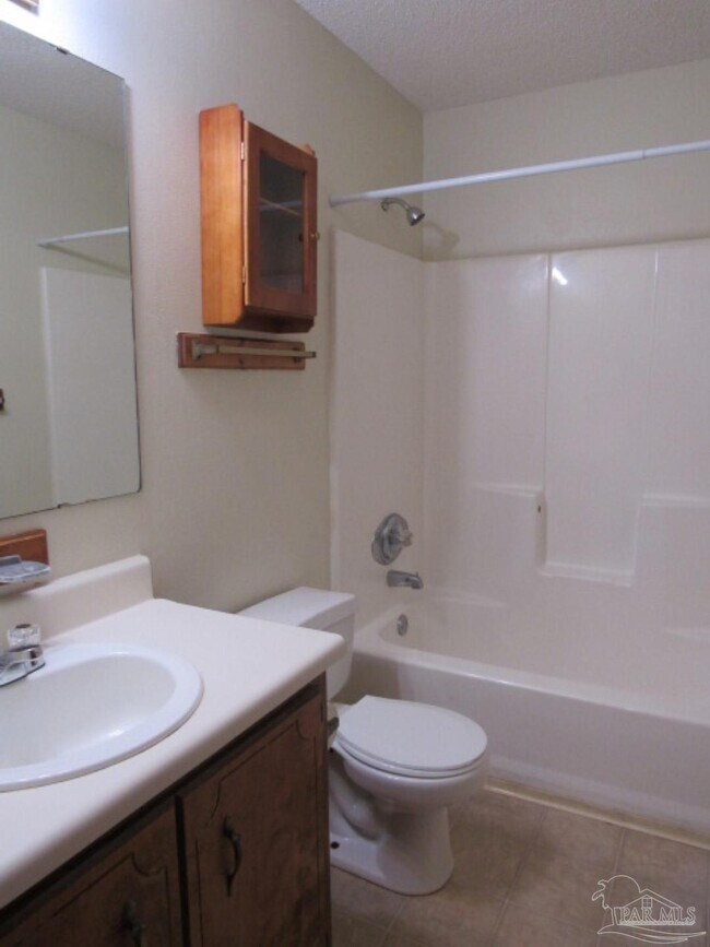 Building Photo - 10113 Peppertree Ct