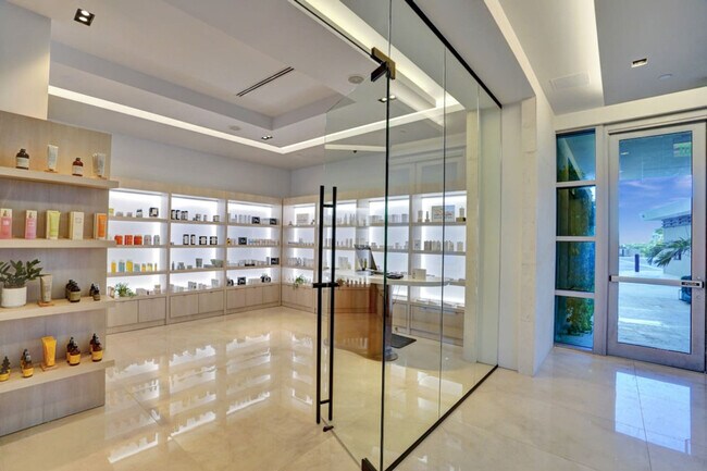 Building Photo - 3100 N Ocean Dr