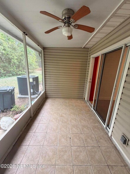 Building Photo - 1915 Lago Del Sur Drive