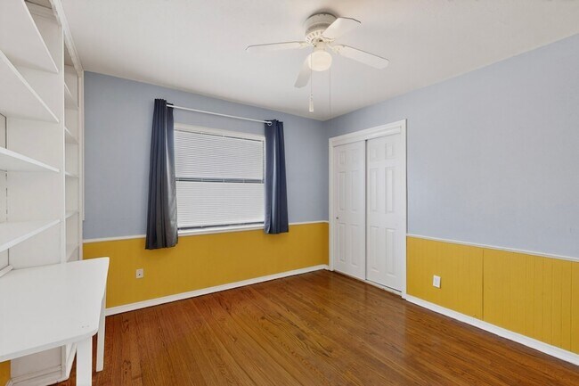 Building Photo - 2104 Hillburn Dr