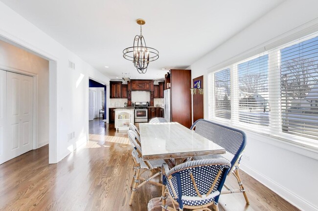 Building Photo - 229 N Myrtle Ave