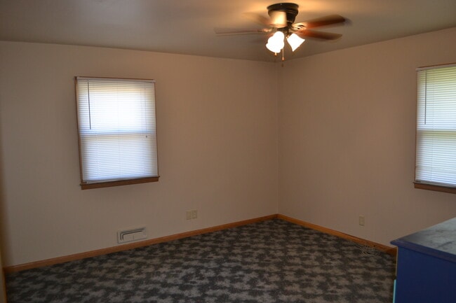 Building Photo - Nice 3-4 Br, 2 Bath Ranch style home, fenced in yard, garage, patio, full basement
