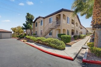 Building Photo - 2 BEDROOM CONDO WITH MOUNTAIN VIEWS!