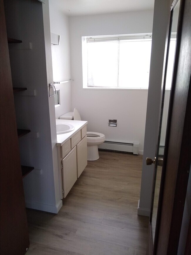 Building Photo - 1117 Cedar Ln