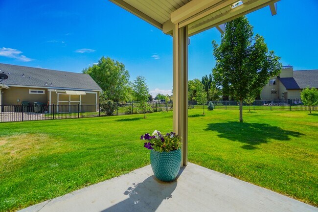 Building Photo - 1655 N Azurite Pl