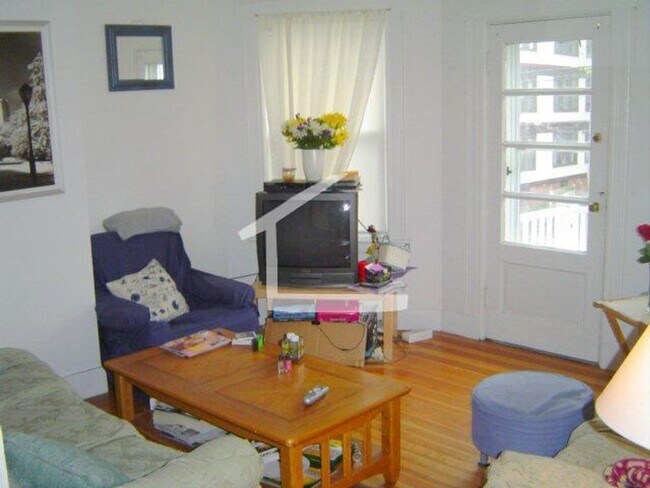 Building Photo - 137 Brooks St