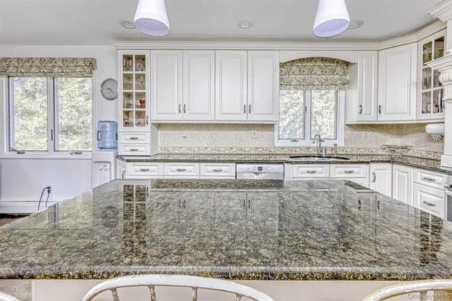 Building Photo - 12 Evergreen Ct