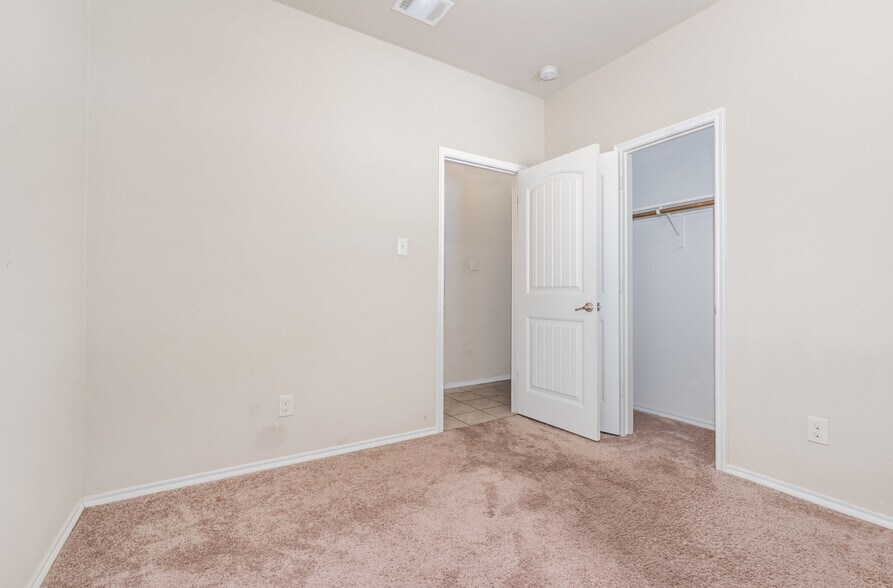 Building Photo - 9012 Cross Oaks Ranch Blvd