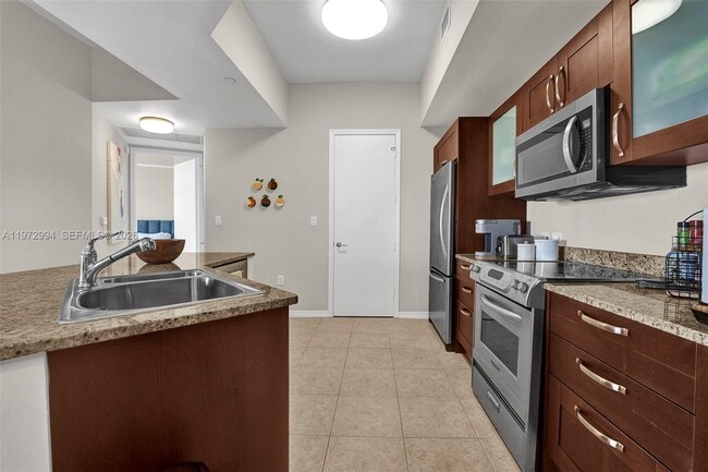 Building Photo - 20000 E Country Club Dr