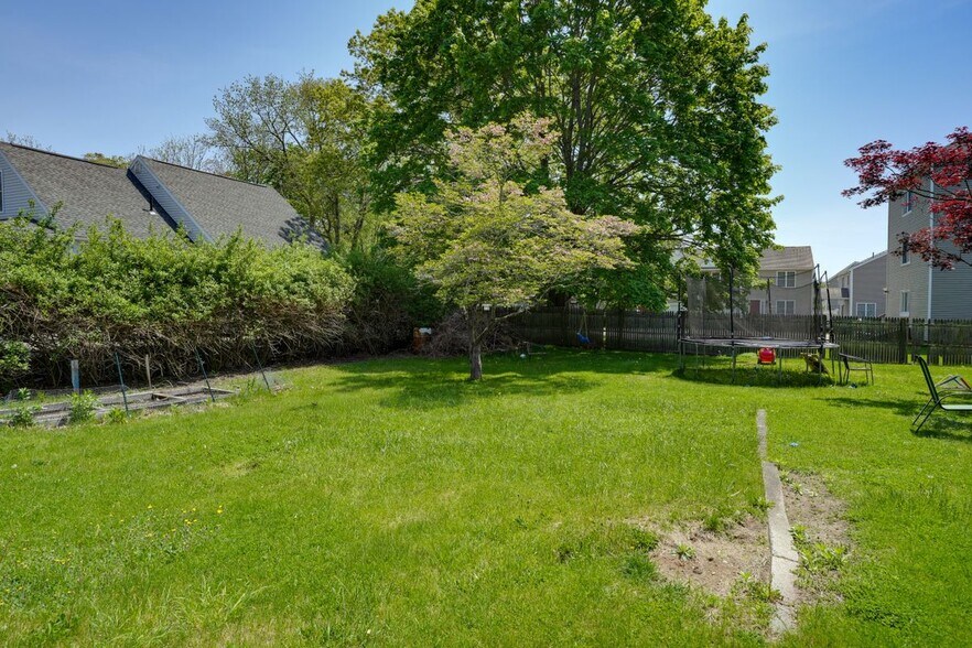 Building Photo - 5 Eddy St