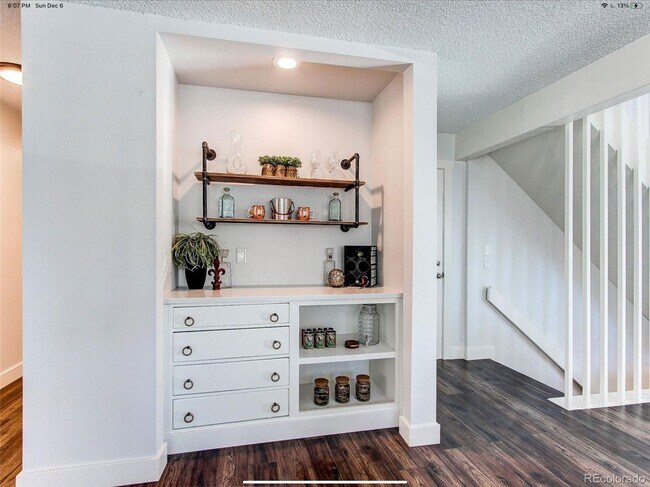 Building Photo - Beautiful Open & Remodeled 5 Bedroom Home ...