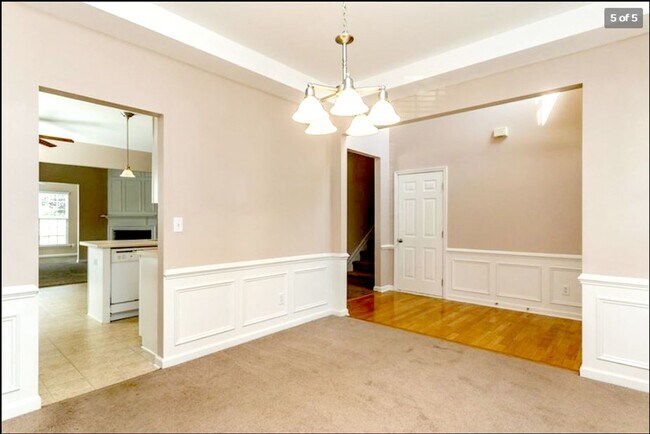 Building Photo - Showing will Start on May 17th! Gorgeous 3...