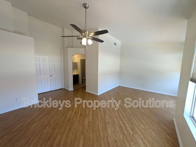 Building Photo - 500 N Roosevelt Ave