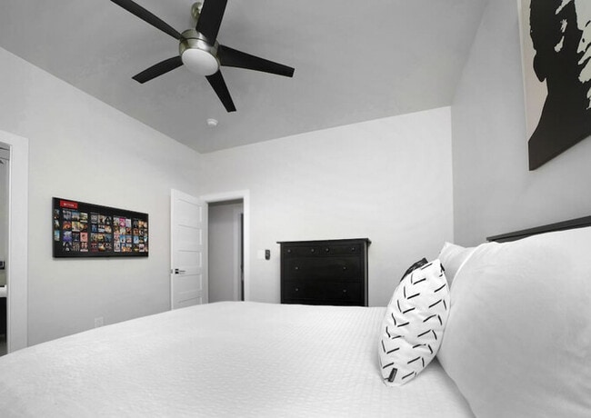 Building Photo - PHX Retreat  2 Bedroom 2 Bath Home in Hist...