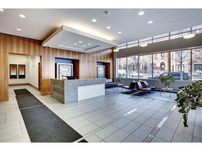 Building Photo - 929 Portland Ave S