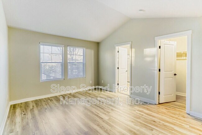 Building Photo - 570 SW 201st Ave