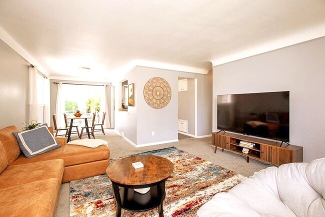 Building Photo - FULLY FURNISHED ACED 3 BED 1.5 BATH SINGLE...