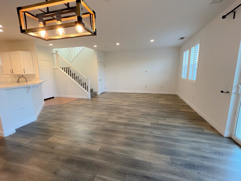 Building Photo - 16710 Nicklaus Dr