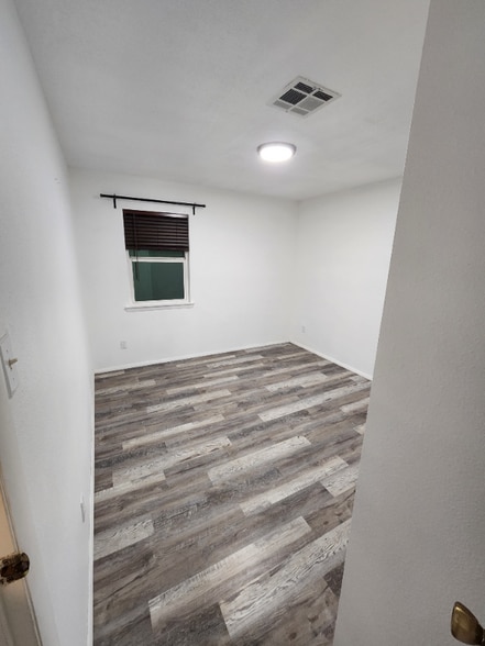 Building Photo - 5900 S Sunset Ave