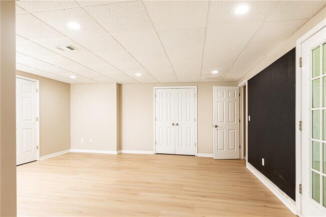 Building Photo - 9360 Nesbit Lakes Dr