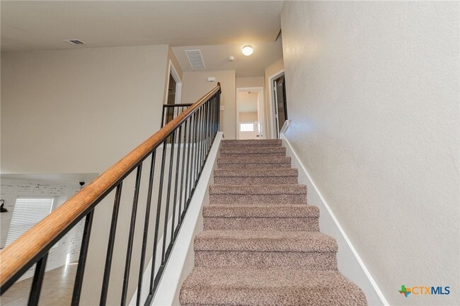 Building Photo - 146 Linden Ln