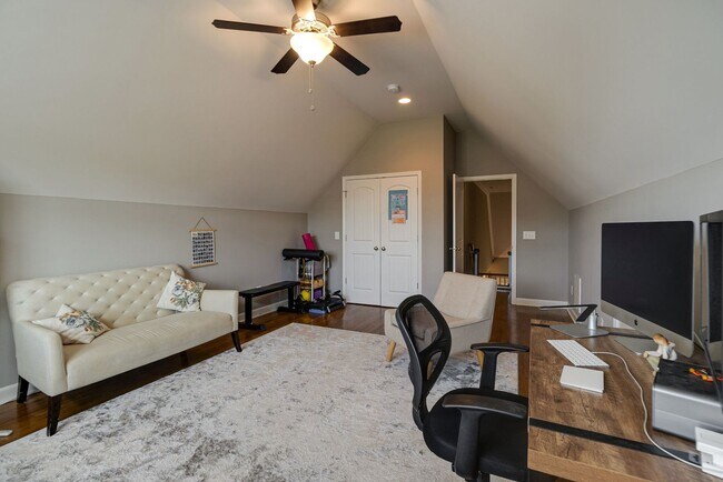 Building Photo - 4 Bedroom, 3 Bath Home w/ Backyard and 2 Car Garage