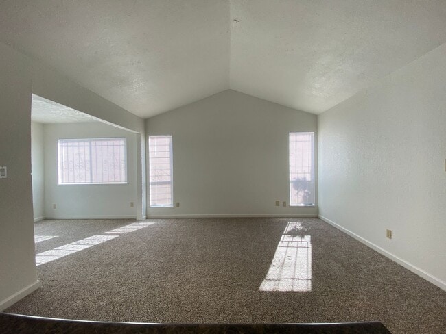 Building Photo - Beautiful Remodeled Home for Rent