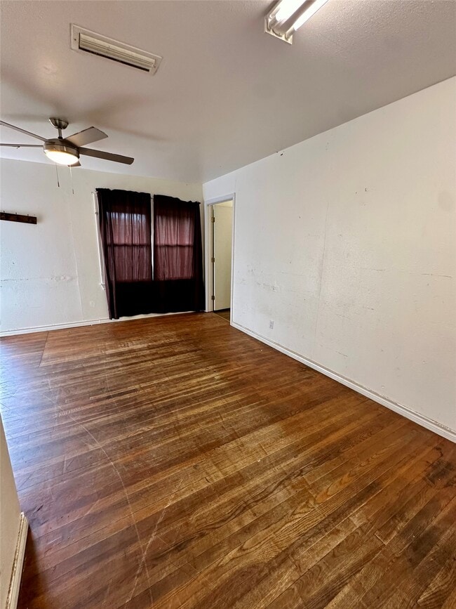 Building Photo - 308 N Dallas St