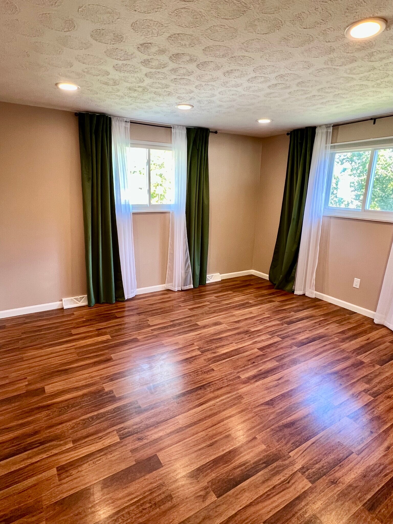 Building Photo - 10098 Belmeadow Dr