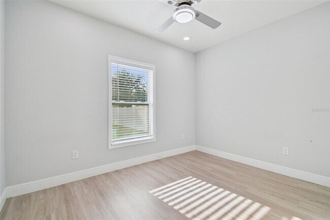 Building Photo - 6817 N Sterling Ave