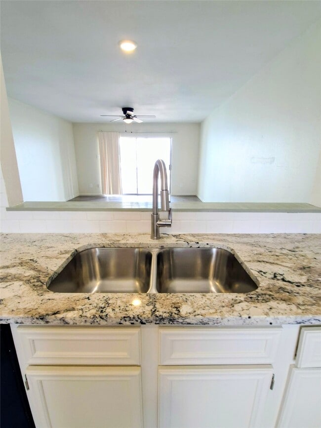 Building Photo - 500 Tiki Dr