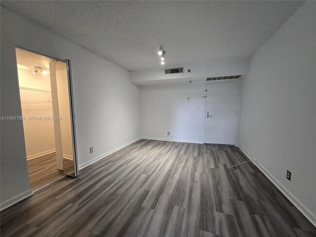 Building Photo - 3300 NE 192 St