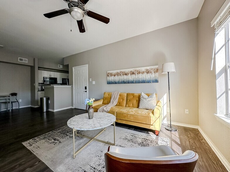 Building Photo - 6225 Saratoga Blvd