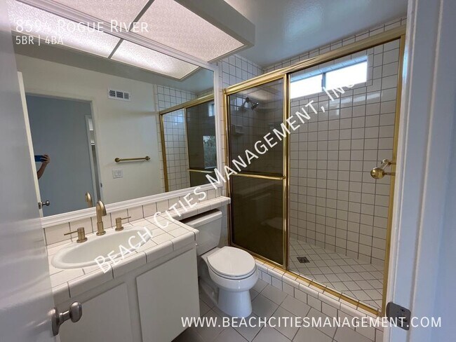 Building Photo - 8594 Rogue River Ave