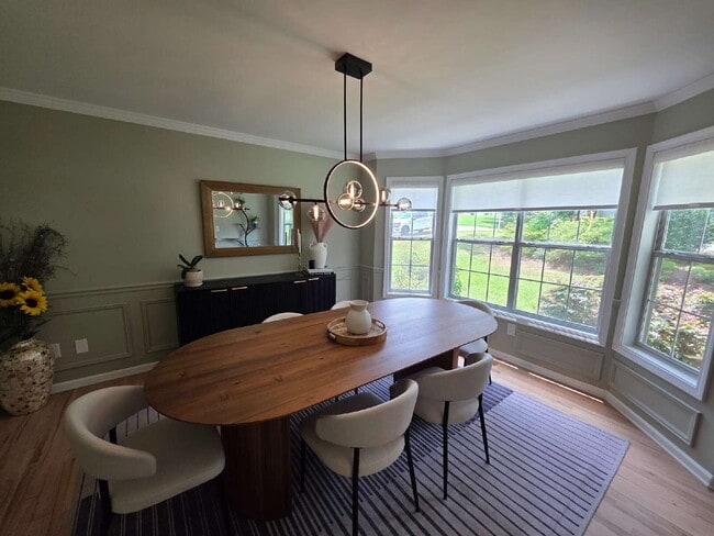 Building Photo - Stylish modern 2 story on a spacious 1 acre lot in Sharpsburg - avail Sept 1st.