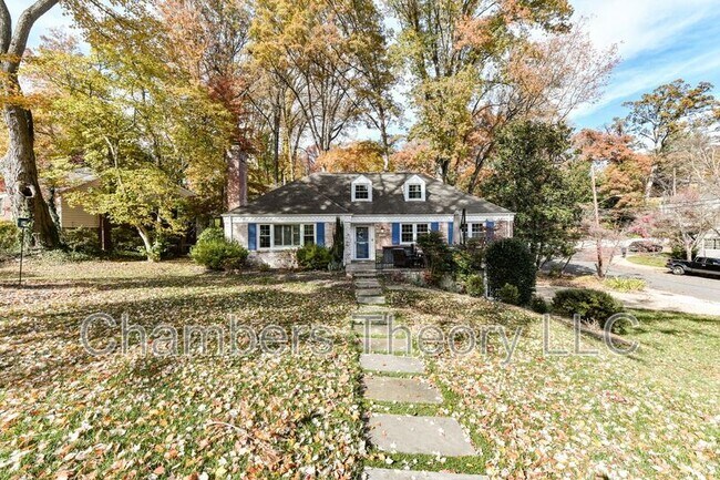 Building Photo - 3061 N Oakland St