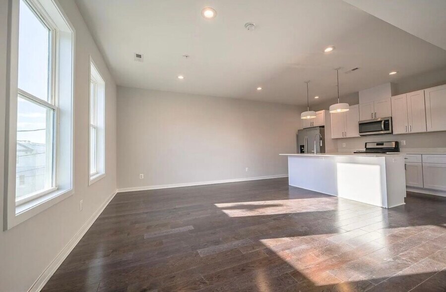 Building Photo - 2505 Burns St SE