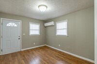 Building Photo - 421 N Woodland Dr
