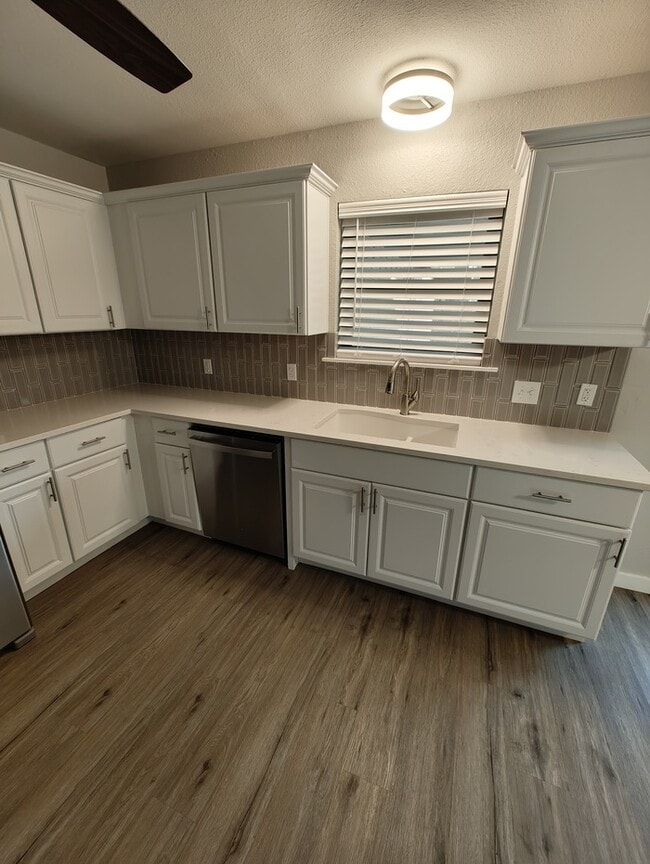 Building Photo - 2404 Northtown Ct