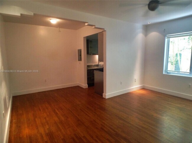 Building Photo - 1751 James Ave