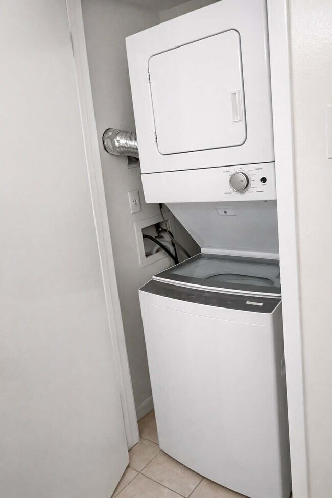 Building Photo - 3035 Walnut Bend Ln